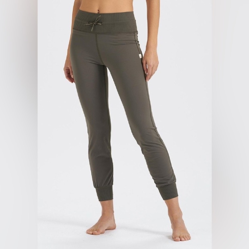 Vuori Slim Rib-Waist Jogger Pants - Olive